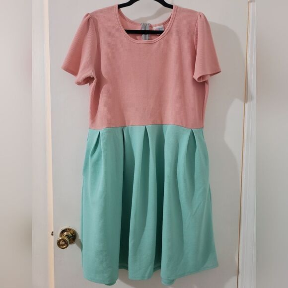 Lularoe Plus Size Dress Sz 3x w/ Pockets - Picture 3 of 6